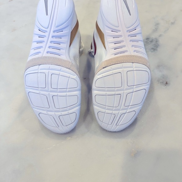 Nike White and Gold Freeks wrestling shoes size 8 - Picture 3 of 4